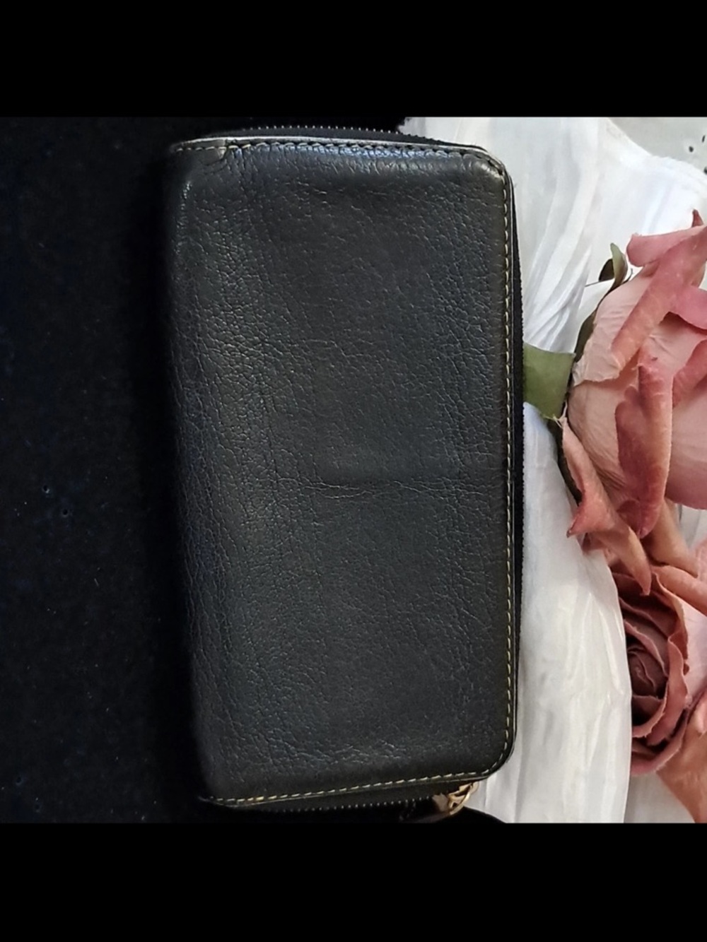 Authentic Louis Vuitton Suhali leather zippy wallet  -Black,gold-Tone studs - Picture 3 of 11